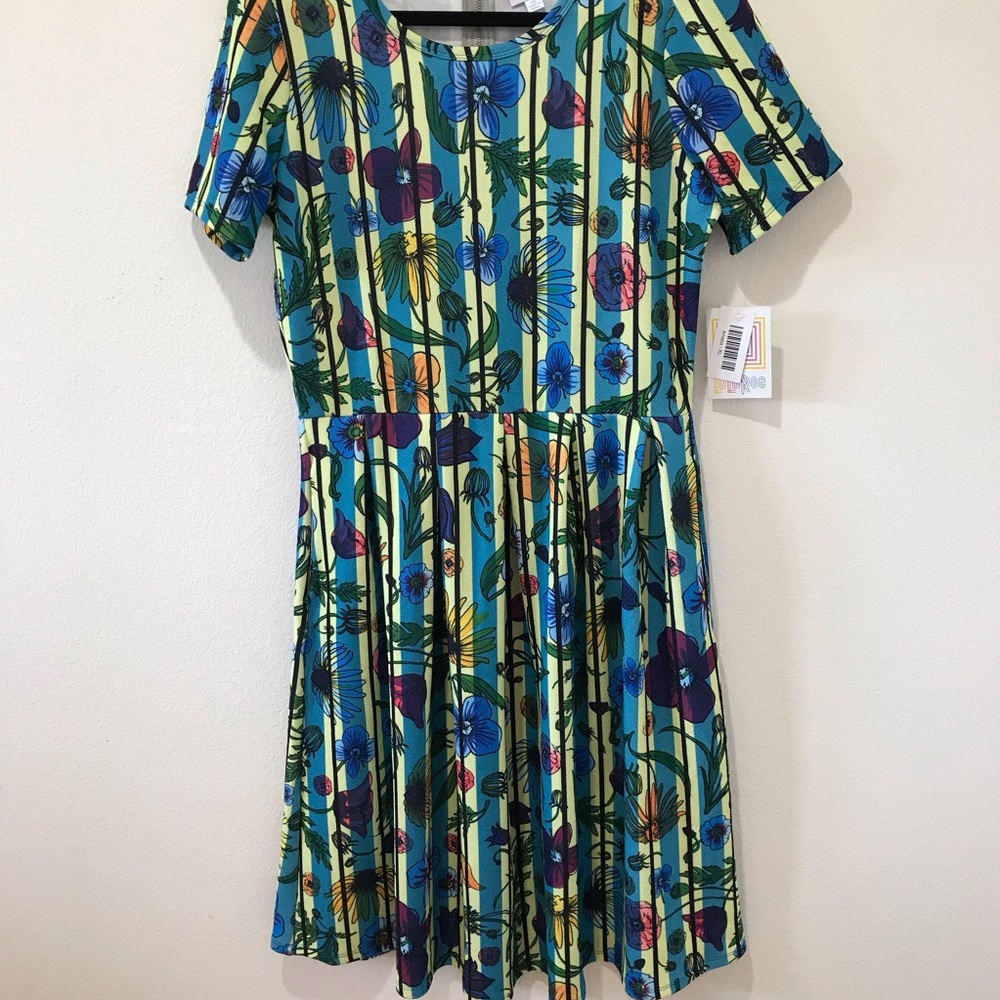 Floral LuLaRoe Amelia dress with pockets